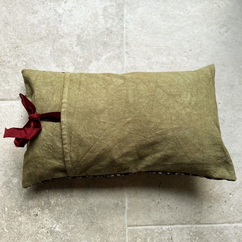 Coussin Carré Vintage Couleur Fauve – Motif Carreaux – Sans Marque