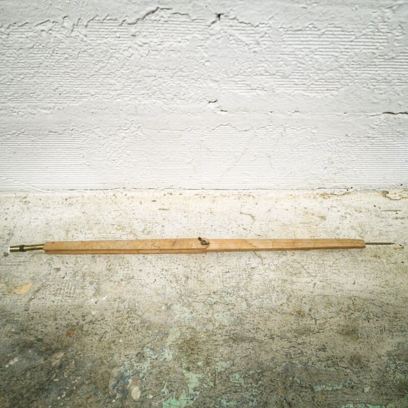Photo Libre De Droit De Règle Pliante En Bois Colorée Classique Pour Mesurer Avec Précision En Pouces Isolé Sur Fond