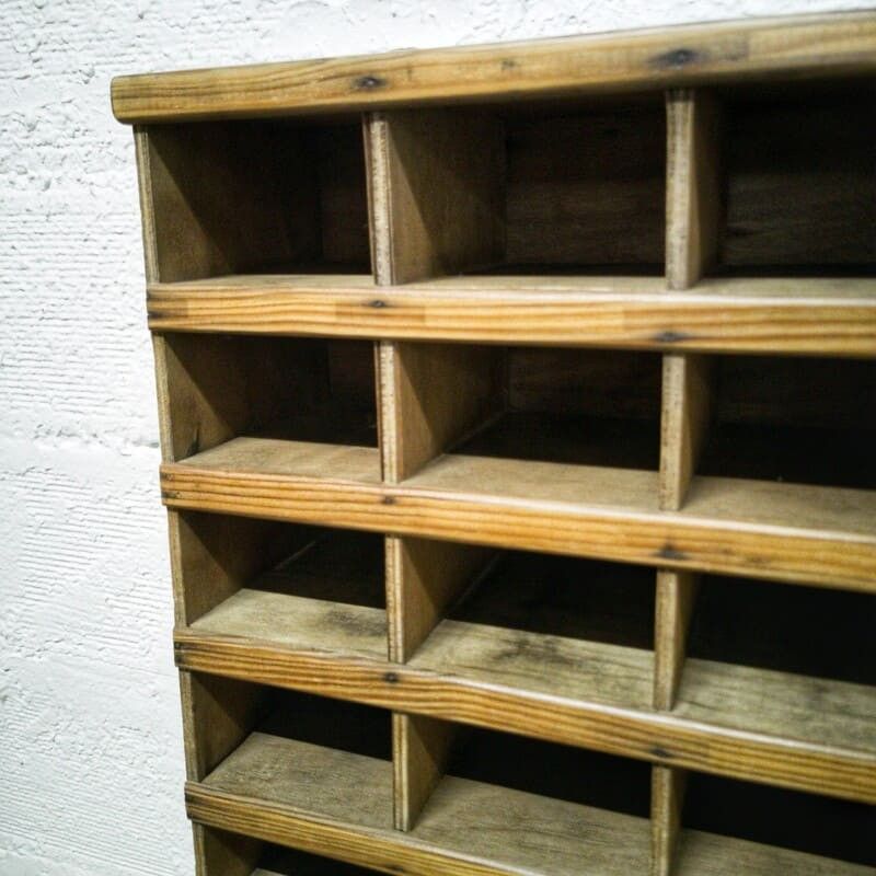 Casier/étagère Ancien En Bois - Intérieur Blanc, Extérieur Crème, Occasion