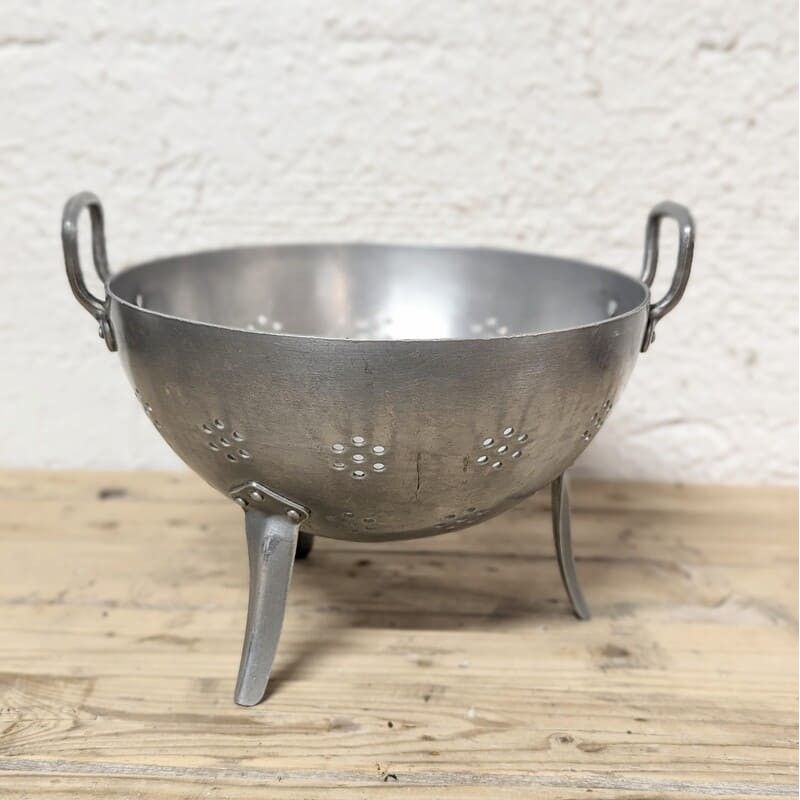 VENDU - Ancienne passoire écumoire alu et manche bois - Le Grenier de