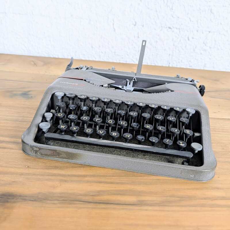 Machine à écrire Hermès Baby by Paillard | L'Atelier Imparfait