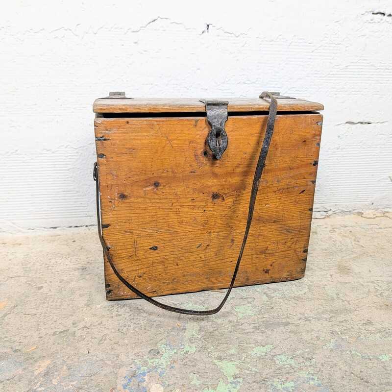 Boîte de métier ancienne en bois et cuir | L'Atelier Imparfait