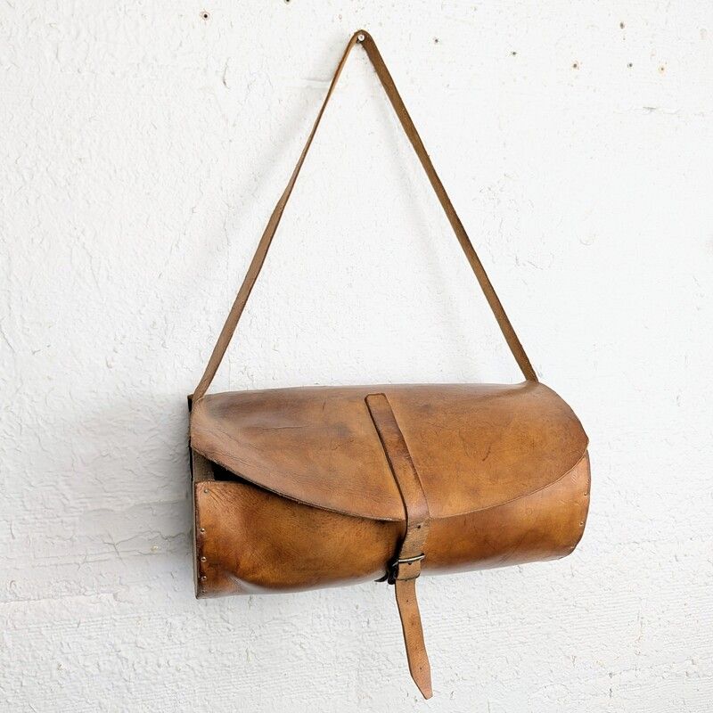 Ancienne sacoche de zingueur en cuir et bois | l'Atelier Imparfait