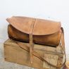 Ancienne sacoche de zingueur en cuir et bois | l'Atelier Imparfait Ancienne sacoche de zingueur en cuir et bois | l'Atelier Imparfait