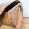 Ancienne sacoche de zingueur en cuir et bois | l'Atelier Imparfait Ancienne sacoche de zingueur en cuir et bois | l'Atelier Imparfait