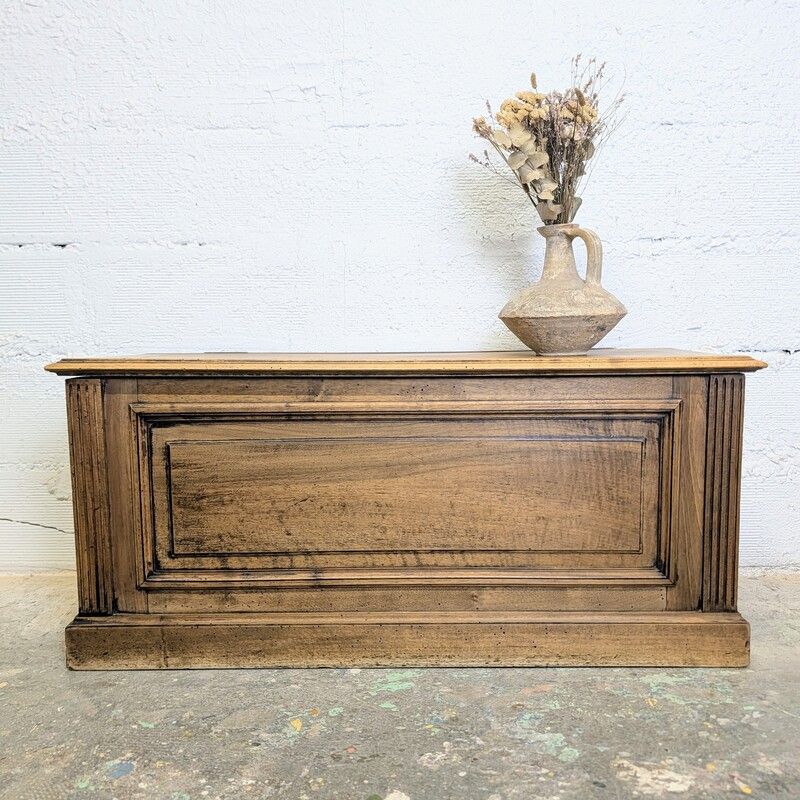 Coffre ancien bois sculpté panneaux moulurés | l'Atelier Imparfait