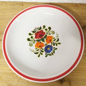 Plat creux en porcelaine...