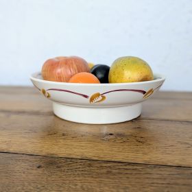 Coupe sur pied en faïence...