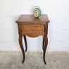Table de chevet style Louis XV en bois massif | L'Atelier Imparfait Table de chevet style Louis XV en bois massif | L'Atelier Imparfait