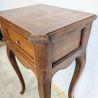 Table de chevet style Louis XV en bois massif | L'Atelier Imparfait Table de chevet style Louis XV en bois massif | L'Atelier Imparfait