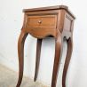 Table de chevet style Louis XV en bois massif | L'Atelier Imparfait Table de chevet style Louis XV en bois massif | L'Atelier Imparfait