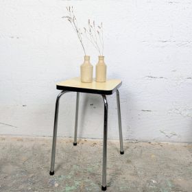 Tabouret en formica