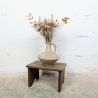 Petit banc repose-pieds en bois patiné | L'Atelier Imparfait