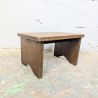 Petit banc repose-pieds en bois patiné | L'Atelier Imparfait