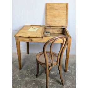 Bureau d'écolier ancien en...
