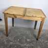 Bureau d'écolier ancien en bois massif, plateau relevable