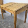 Bureau d'écolier ancien en bois massif, plateau relevable