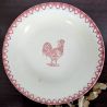 Plat ancien au coq rouge, faïence décor éponge | L'Atelier Imparfait