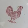 Plat ancien au coq rouge, faïence décor éponge | L'Atelier Imparfait