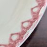 Plat ancien au coq rouge, faïence décor éponge | L'Atelier Imparfait