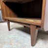 Bibliothèque vitrine vintage années 60 pieds compas | l'Atelier Imparfait Bibliothèque vitrine vintage années 60 pieds compas | l'Atelier Imparfait
