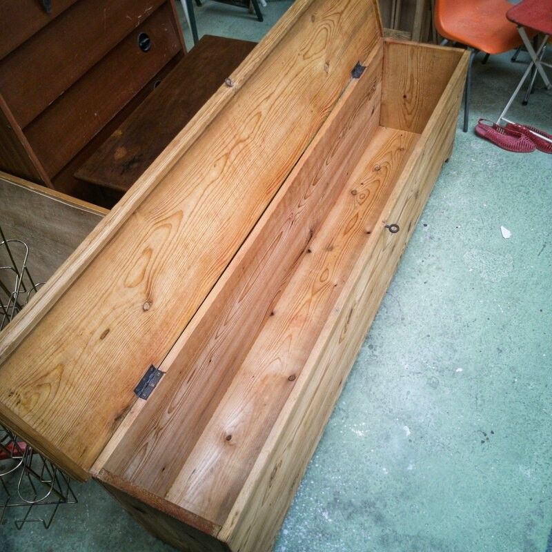 Banc Coffre Ancien En Bois Massif – Avec Rouleaux – 101x45x76,5 Cm